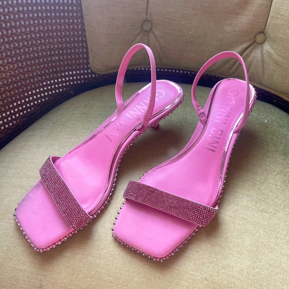 PINK SANDAL WITH PINK STONES- NEVER WORN Gianni Bini Size 10